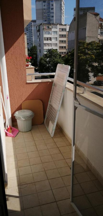 Ferienwohnung Cozy Apartament Naydenov Burgas City Exterior foto