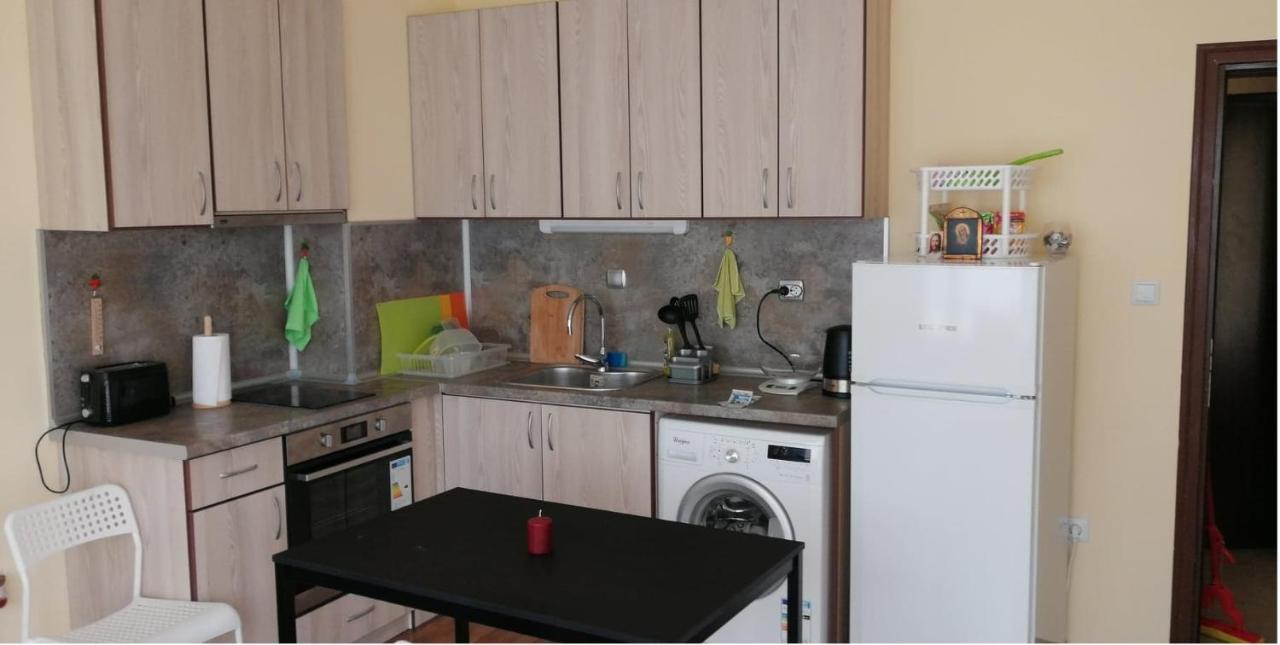 Ferienwohnung Cozy Apartament Naydenov Burgas City Exterior foto